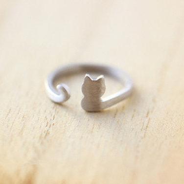 Sterling silver cat ring, as a memory for your pet, One size fits all, adjustable ring, suitable for from size 5 to size 8. JZ1