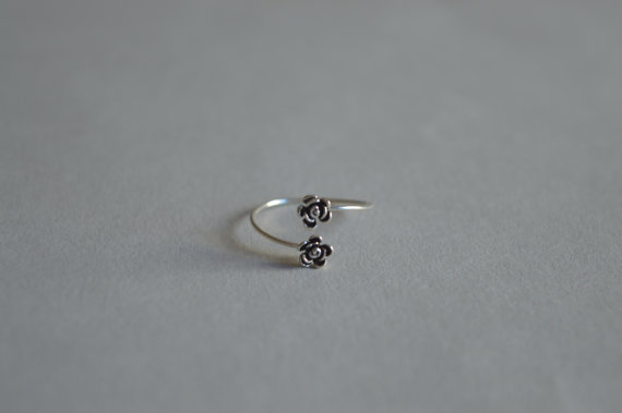 Flower Sterling Silver Ring, Two Tiny Black Silver Flowers Design, Thin Ring Circle (jz3)